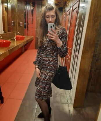 Мое тело нежно и грациозно, а мои услуги оставят тебя без ума. Могу предложить широкий спектр развлечений, от незабываемого эротического массажа до страстного секса. Живу в Москве, в самом сердце столицы, и могу встретиться с тобой где угодно. Мои отзывы говорят сами за себя - мои клиенты всегда довольны и хотят вернуться ко мне снова и снова. Готова подарить тебе незабываемые мгновения на фото на моей странице. Жду твоего звонка и готова сделать все, чтобы ты остался доволен. 💋 Катя